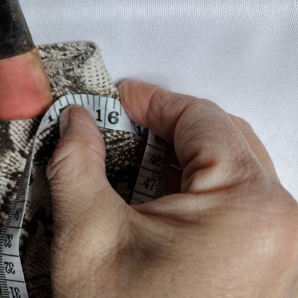 Chico's capris  - Picture 5 of 6